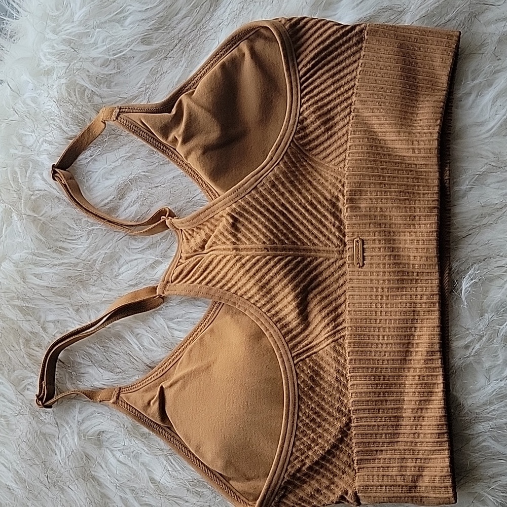 Ribbed Racerback Sports Bra - Picture 2 of 10